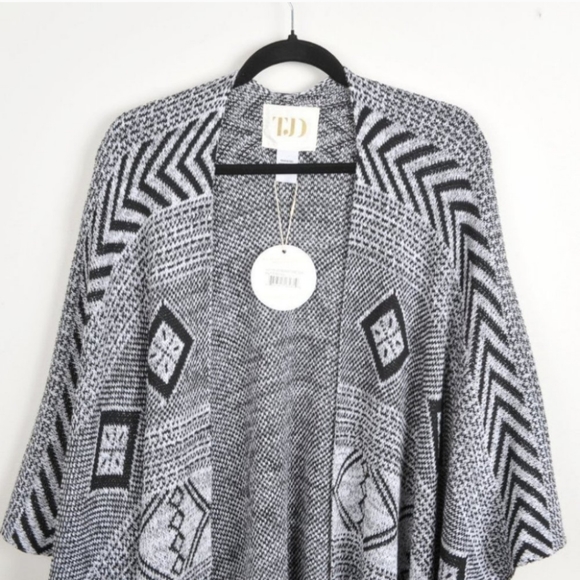 The Jetset Diaries NWT Knit Poncho Black White Women’s OS - Picture 3 of 11